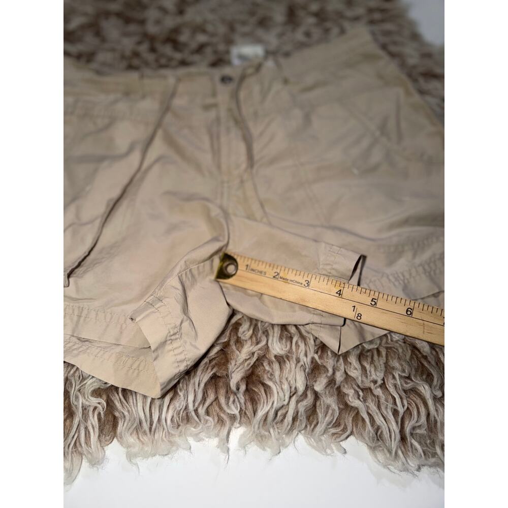 Columbia women’s tan light weight shorts - Picture 4 of 12